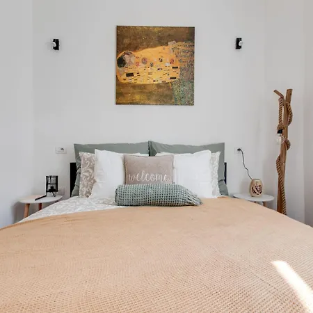 Apartment Romantic By The Park - Uaka7 Prague
