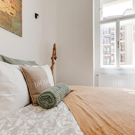 Apartment Romantic By The Park - Uaka7 Prague