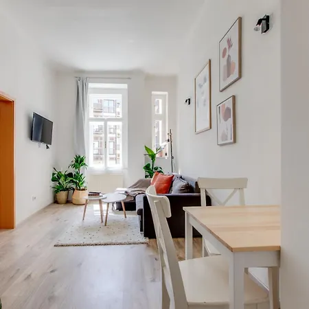 Romantic By The Park - Uaka7 Apartment Prague