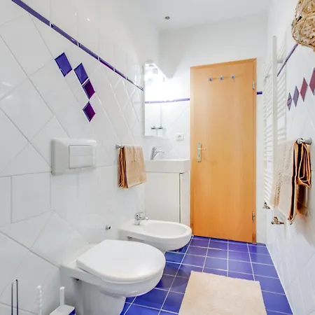 Romantic By The Park - Uaka7 * Prague