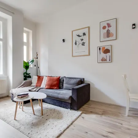 Romantic By The Park - Uaka7 * Prague