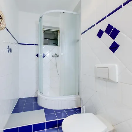 Apartment Romantic By The Park - Uaka7 *