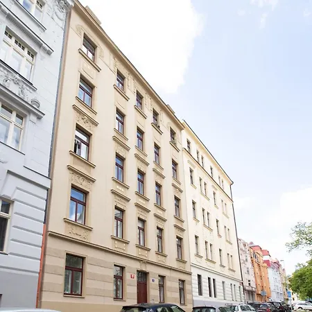 Romantic By The Park - Uaka7 Apartment Prague