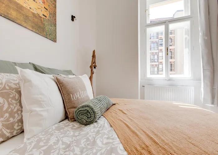 Apartamento Romantic By The Park - Uaka7 Praga
