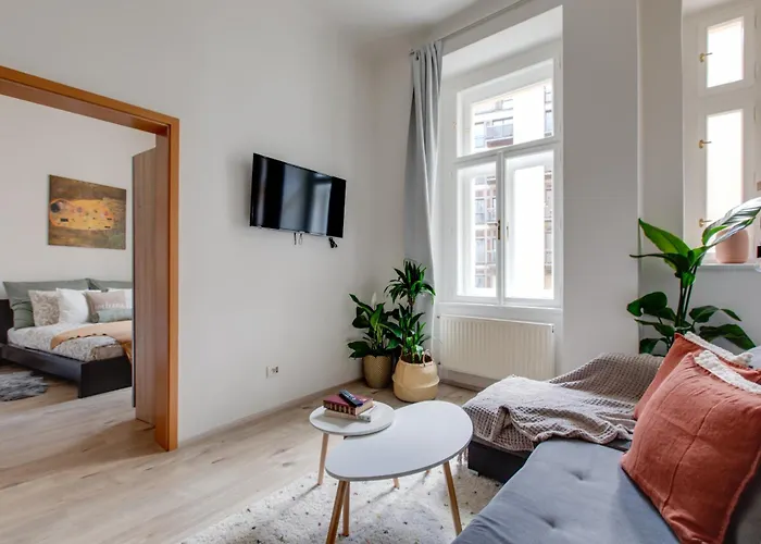 Romantic By The Park - Uaka7 Praga