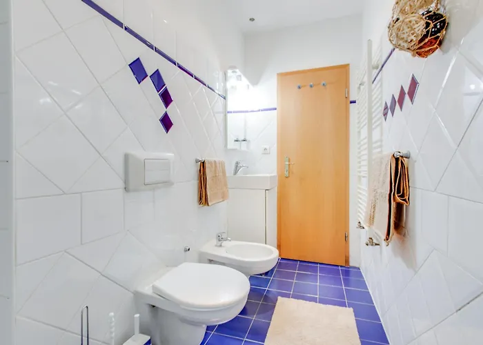 Romantic By The Park - Uaka7 * Praga