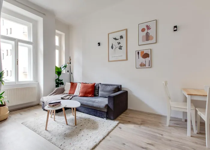 Romantic By The Park - Uaka7 * Praga
