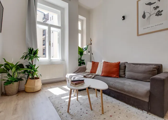 Romantic By The Park - Uaka7 * Praga